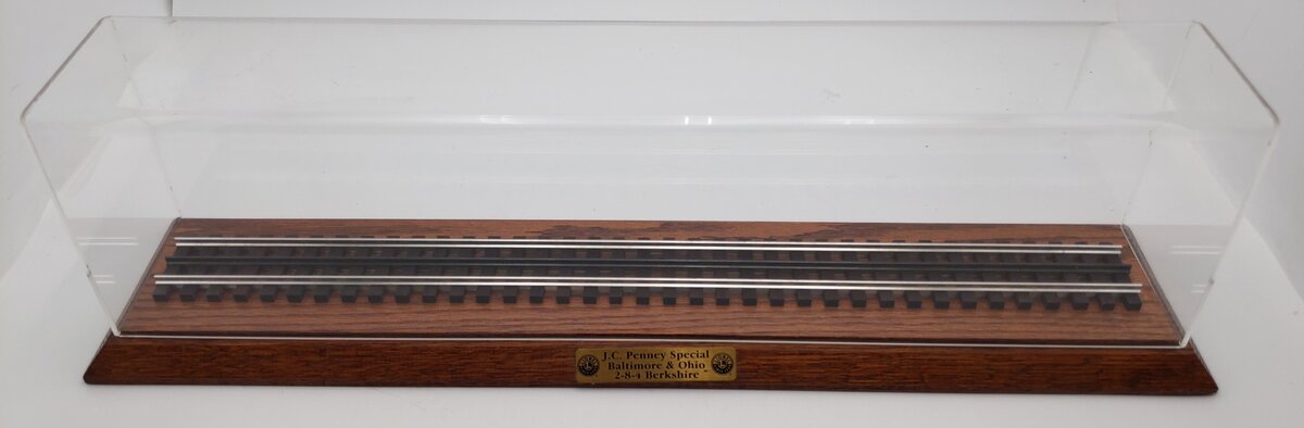 Lionel 6-28633 JC Penny Baltimore & Ohio Berkshire & Tender Display Case Only EX
