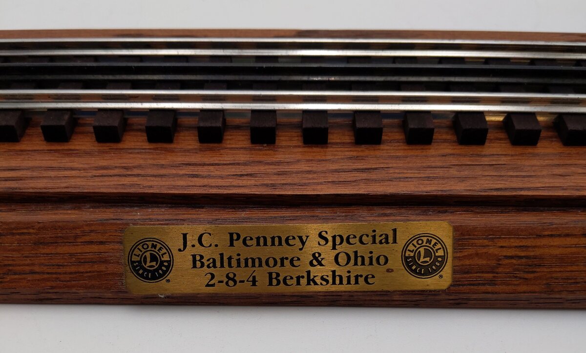 Lionel 6-28633 JC Penny Baltimore & Ohio Berkshire & Tender Display Case Only EX