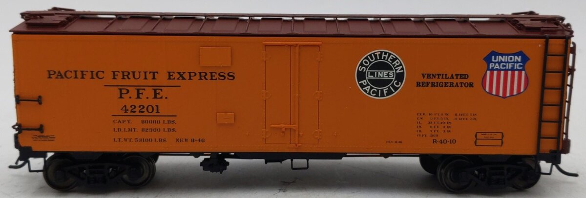 InterMountain 46702P-37 HO Pacific Fruit Express R-40-10 Reefer Car #42201 EX/Box