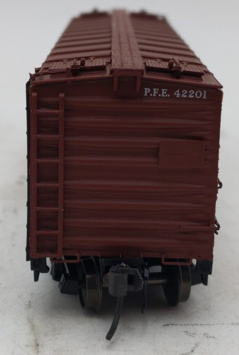 InterMountain 46702P-37 HO Pacific Fruit Express R-40-10 Reefer Car #42201 EX/Box