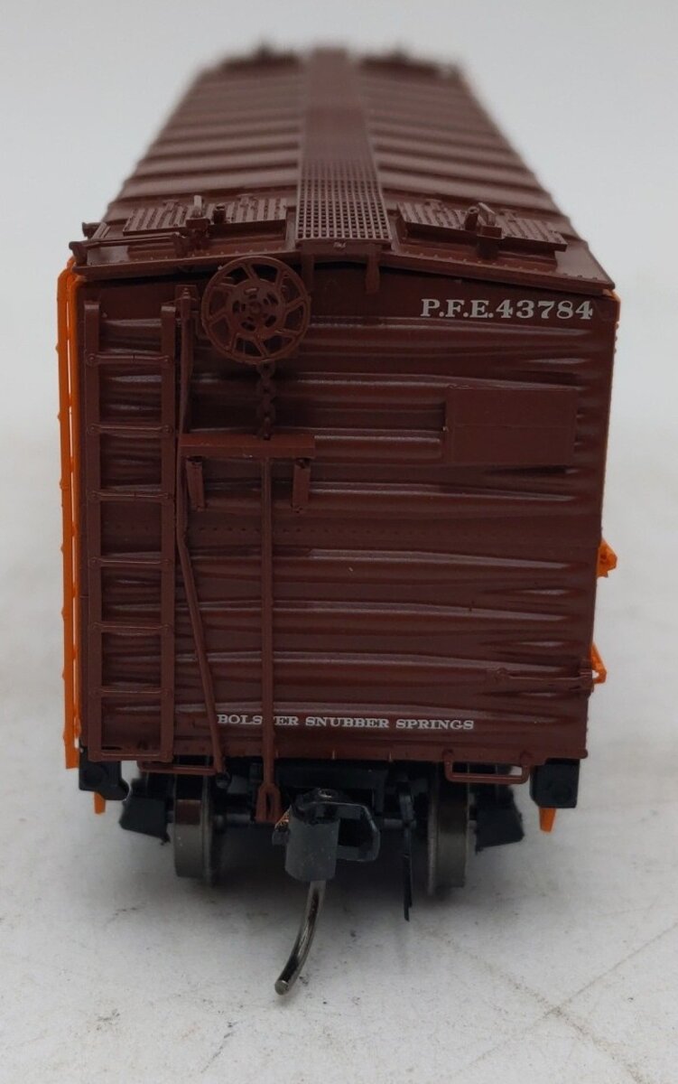InterMountain 46703-47 HO Scale Refrigerator Car Pacific Fruit Express #43784 EX/Box