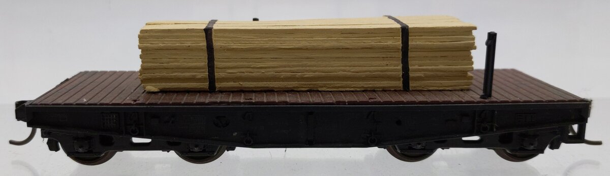 Roco 46380 HO Scale DB Stake Car w/ Wood Load VG/Box