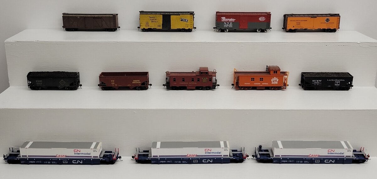 Assorted HO Scale Freight Cars [12] VG