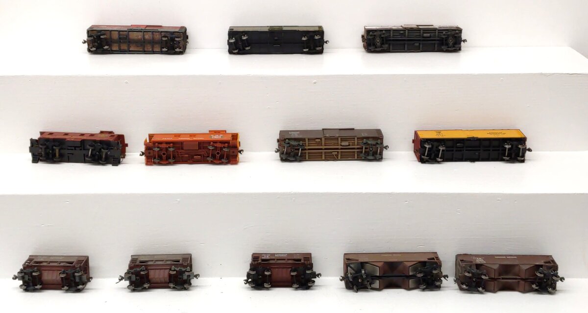 Assorted HO Scale Freight Cars [11] VG
