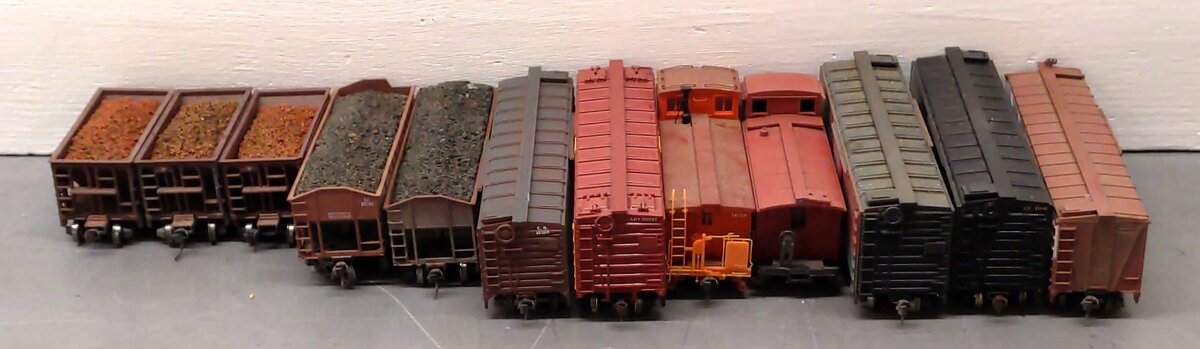 Assorted HO Scale Freight Cars [11] VG