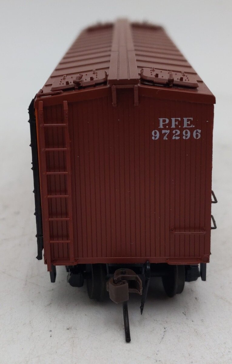 Red Caboose RR34151-7 HO Scale Pacific Fruit Express Reefer Car #97296 EX/Box