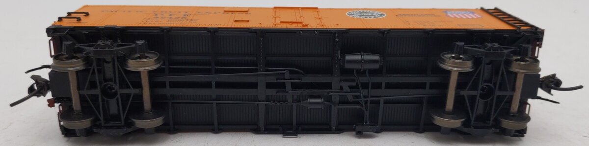 InterMountain 46702P-42 HO Scale Pacific Fruit Express R-40-10 Reefer Car #42425 EX/Box