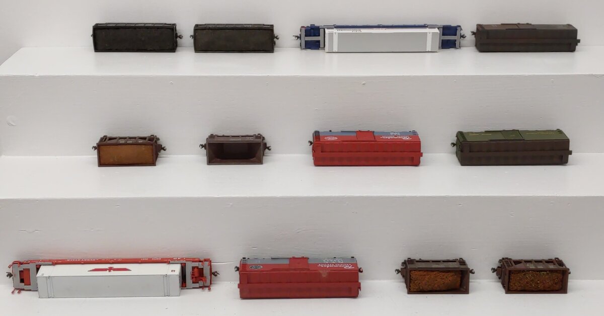 Assorted HO Scale Freight Cars [12] VG