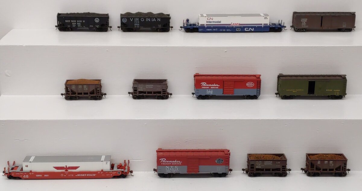 Assorted HO Scale Freight Cars [12] VG