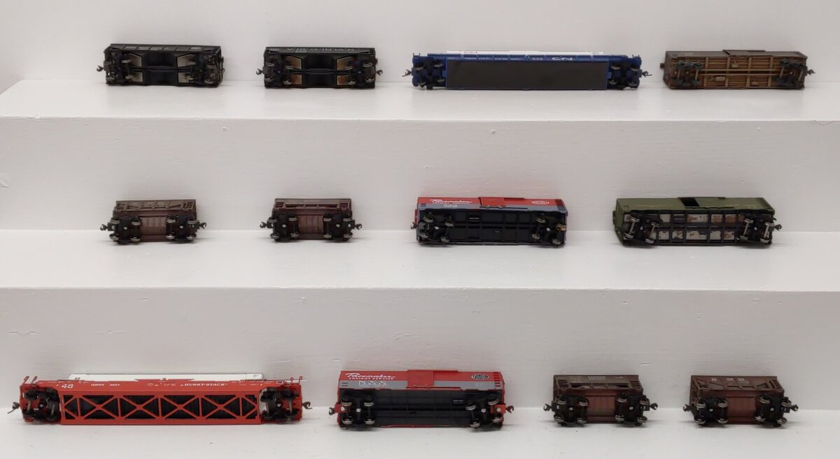 Assorted HO Scale Freight Cars [12] VG