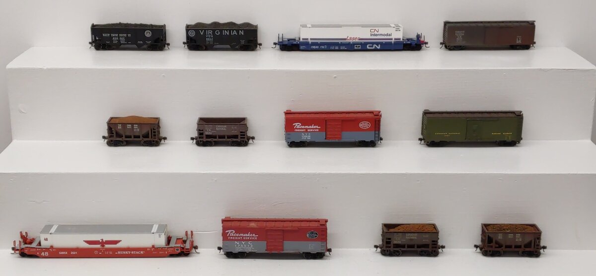 Assorted HO Scale Freight Cars [12] VG