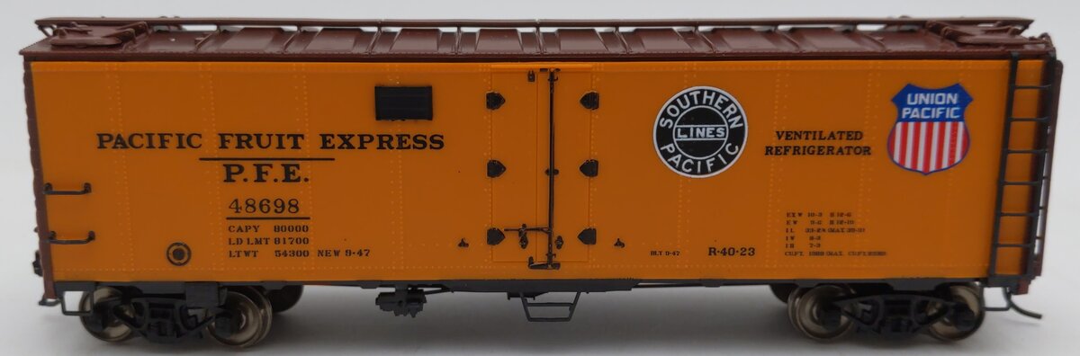 InterMountain 45501-90 HO PFE SteelSided Reefer #48698 EX/Box