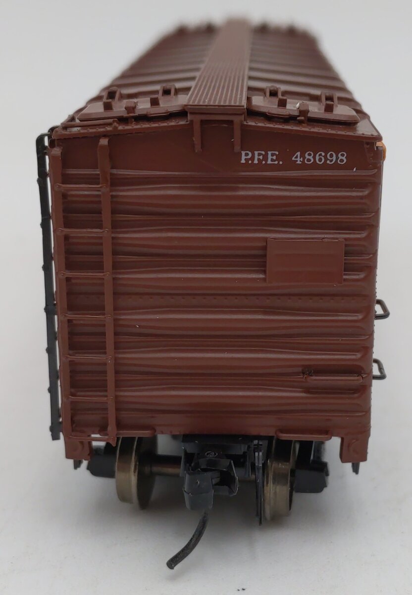 InterMountain 45501-90 HO PFE SteelSided Reefer #48698 EX/Box