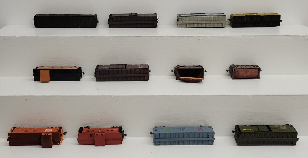 Assorted HO Scale Freight Cars [12] VG