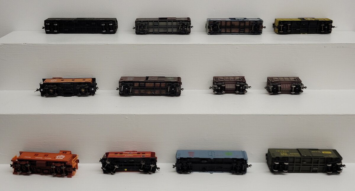 Assorted HO Scale Freight Cars [12] VG