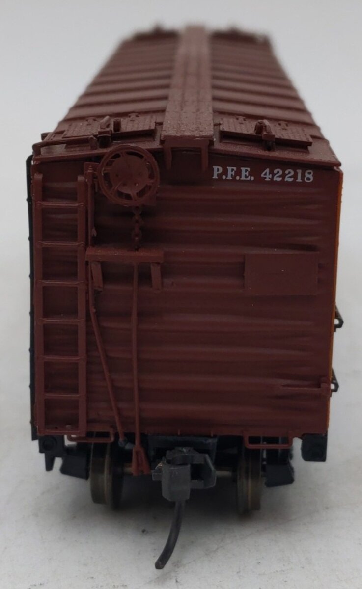 InterMountain 46702P-38 HO Scale Pacific Fruit Express R-40-10 Reefer Car #42218 EX/Box