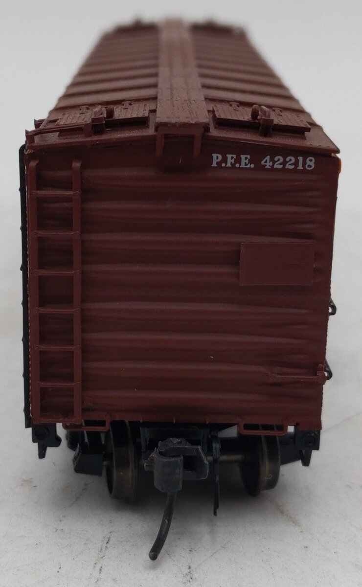 InterMountain 46702P-38 HO Scale Pacific Fruit Express R-40-10 Reefer Car #42218 EX/Box