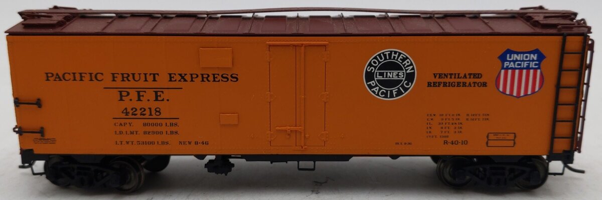 InterMountain 46702P-38 HO Scale Pacific Fruit Express R-40-10 Reefer Car #42218 EX/Box