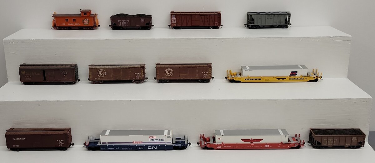 Assorted HO Scale Freight Cars [12] VG
