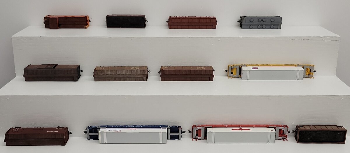 Assorted HO Scale Freight Cars [12] VG
