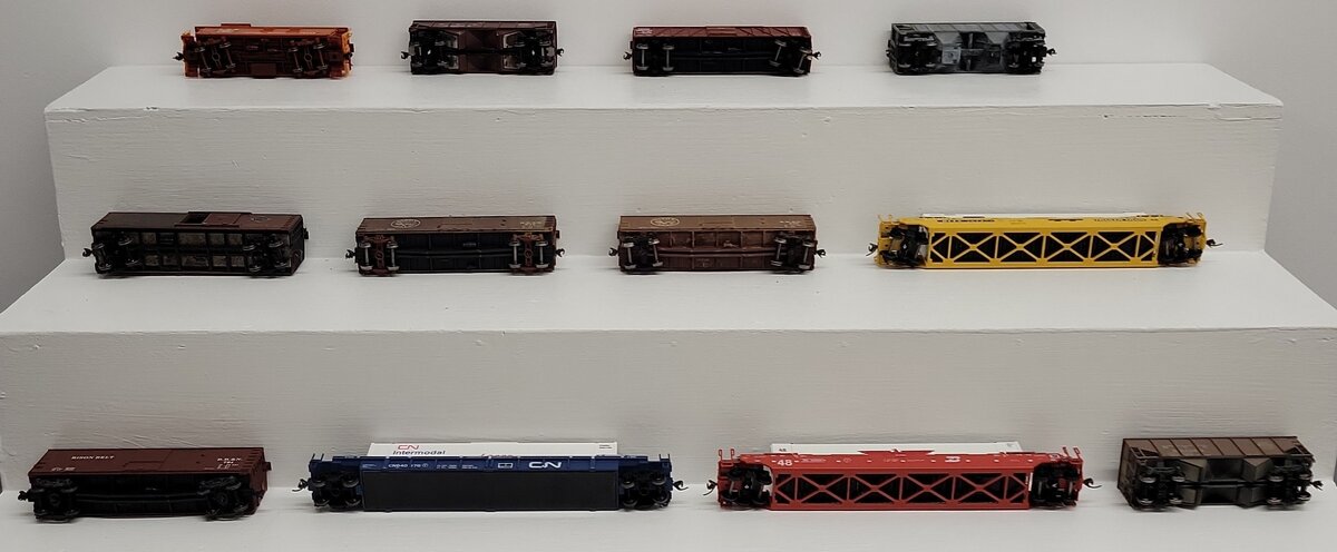 Assorted HO Scale Freight Cars [12] VG