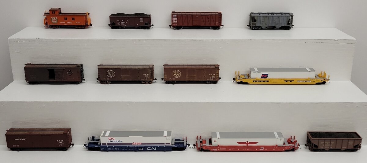 Assorted HO Scale Freight Cars [12] VG