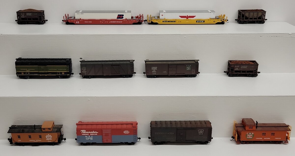 Assorted HO Scale Freight Cars [12] VG