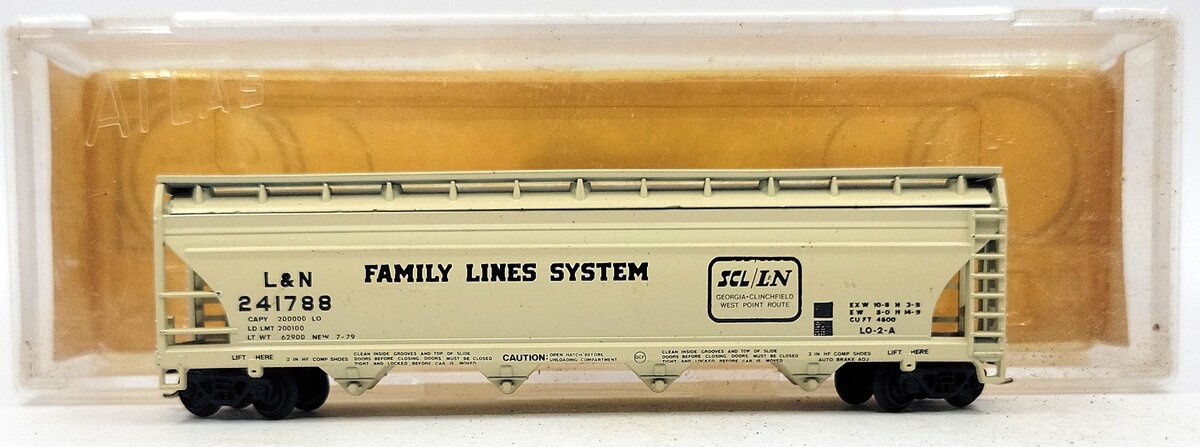 Atlas 1007/2 N Scale  L & N Family Lines System 4 Bay Covered Hopper #241788 EX/Box