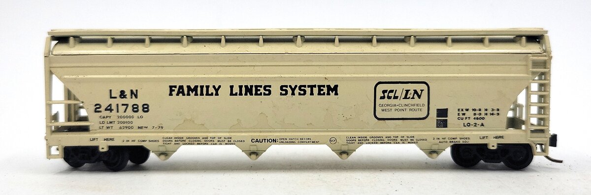 Atlas 1007/2 N Scale  L & N Family Lines System 4 Bay Covered Hopper #241788 EX/Box