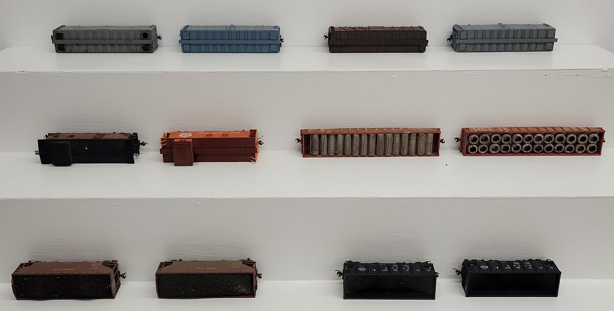 Assorted HO Scale Freight Cars [12] VG