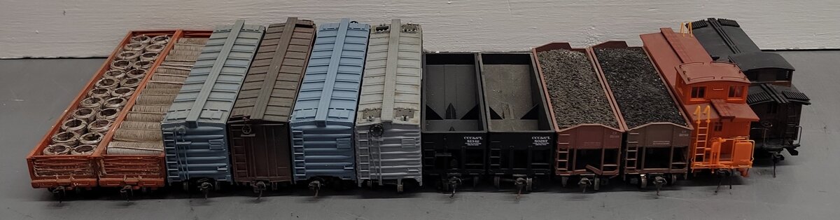 Assorted HO Scale Freight Cars [12] VG