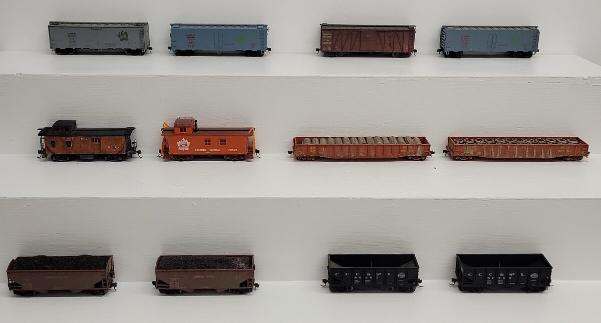 Assorted HO Scale Freight Cars [12] VG