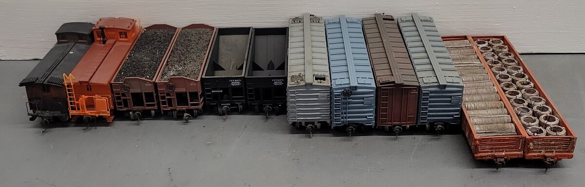 Assorted HO Scale Freight Cars [12] VG