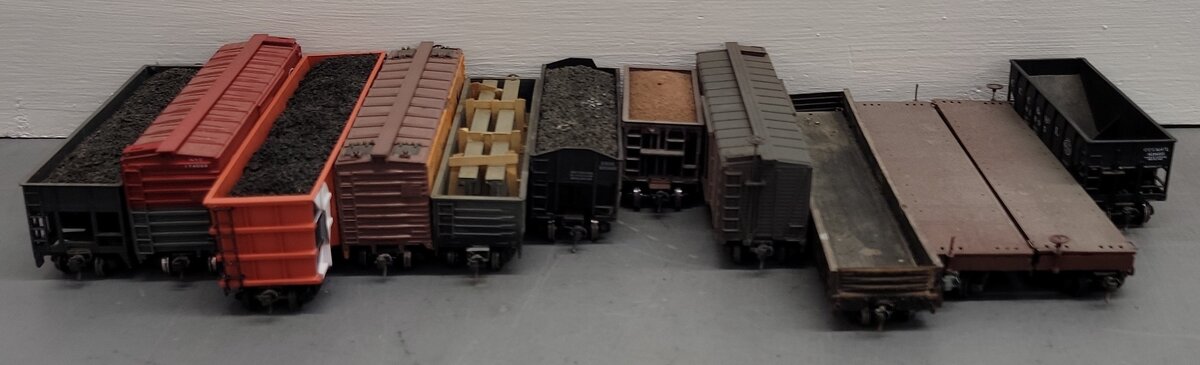 Assorted HO Scale Freight Cars [12] VG
