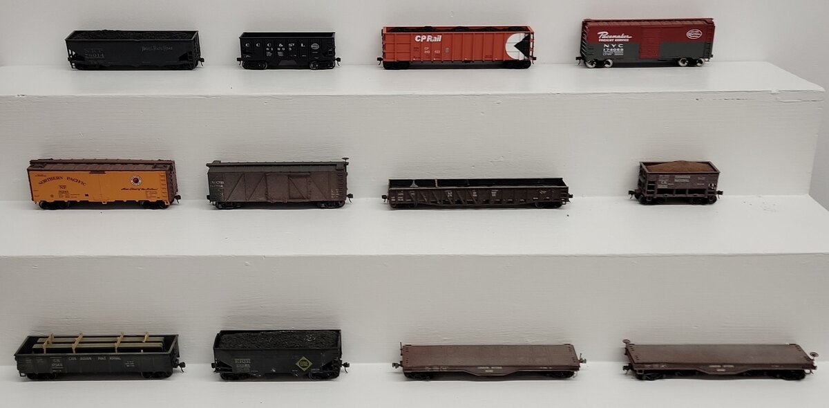 Assorted HO Scale Freight Cars [12] VG