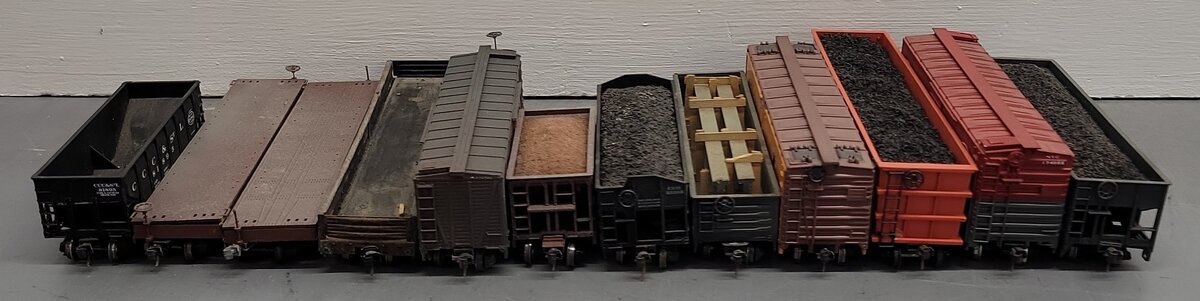Assorted HO Scale Freight Cars [12] VG