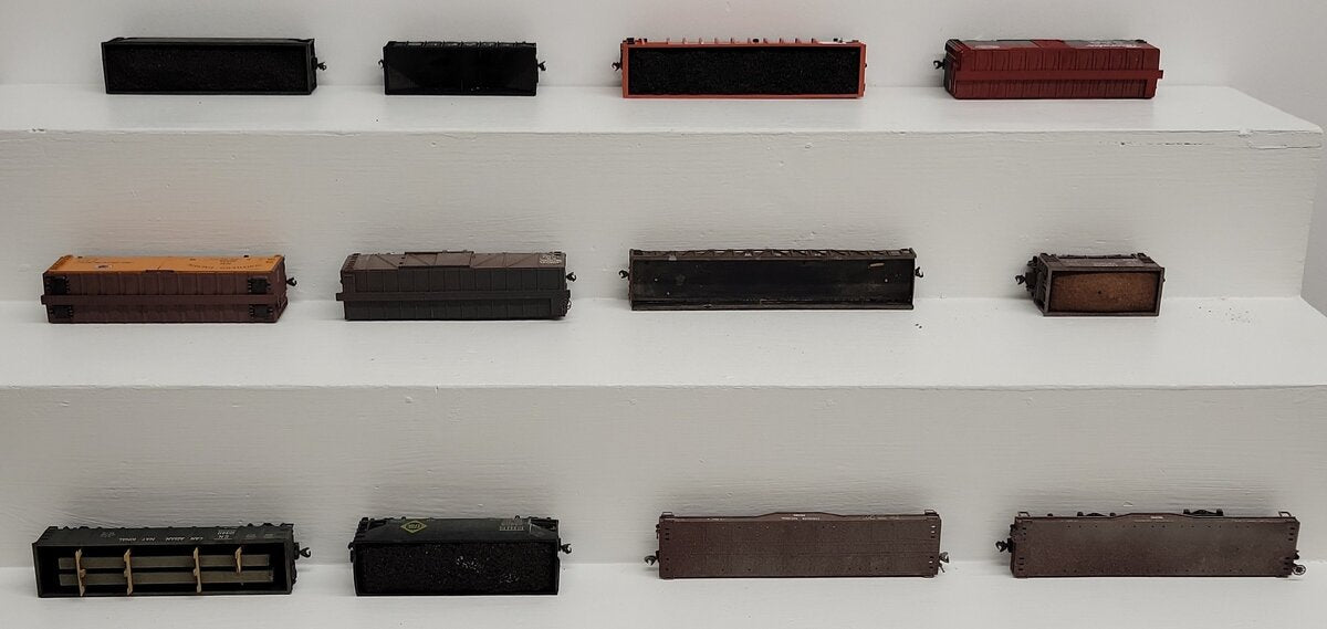 Assorted HO Scale Freight Cars [12] VG