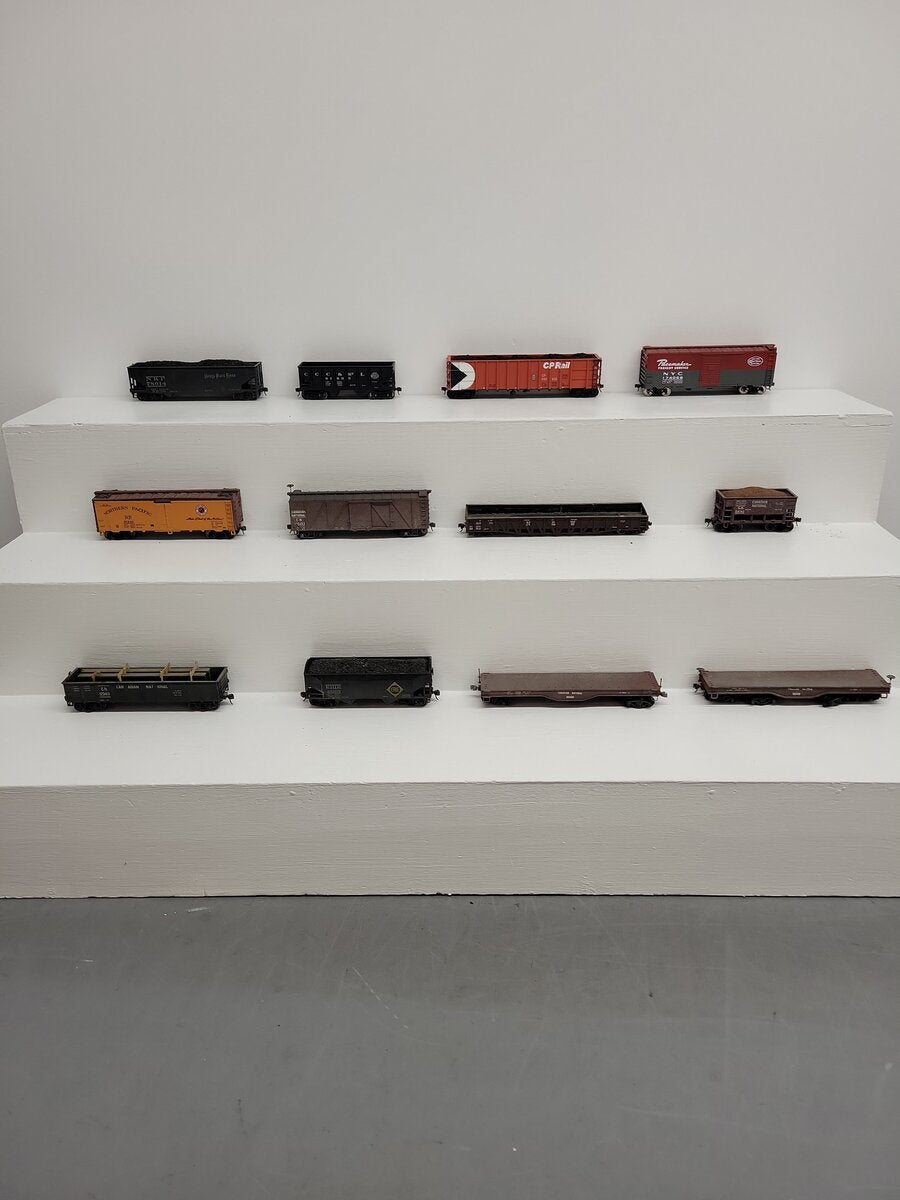 Assorted HO Scale Freight Cars [12] VG