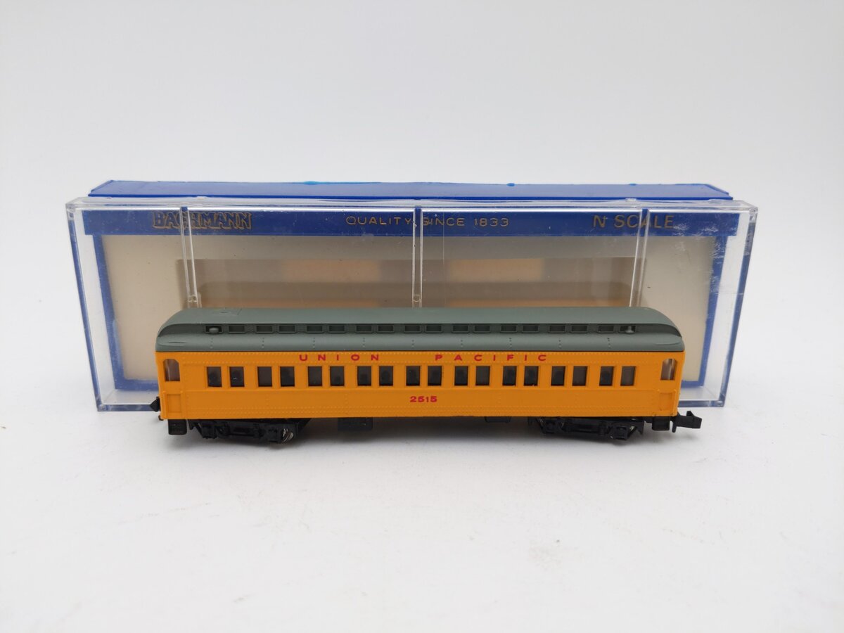 Bachmann 53-1042-01 N Scale Lighted Union Pacific Coach EX/Box