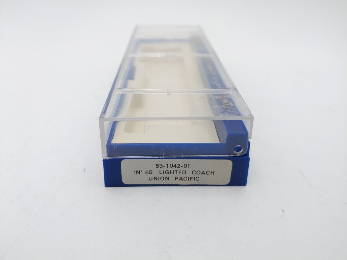 Bachmann 53-1042-01 N Scale Lighted Union Pacific Coach EX/Box