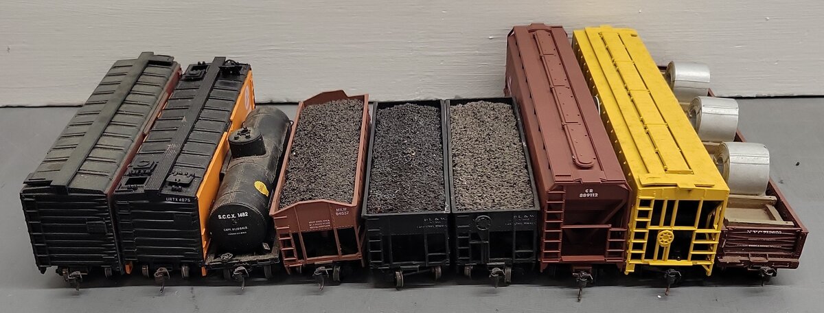 Assorted HO Scale Freight Cars [9] VG