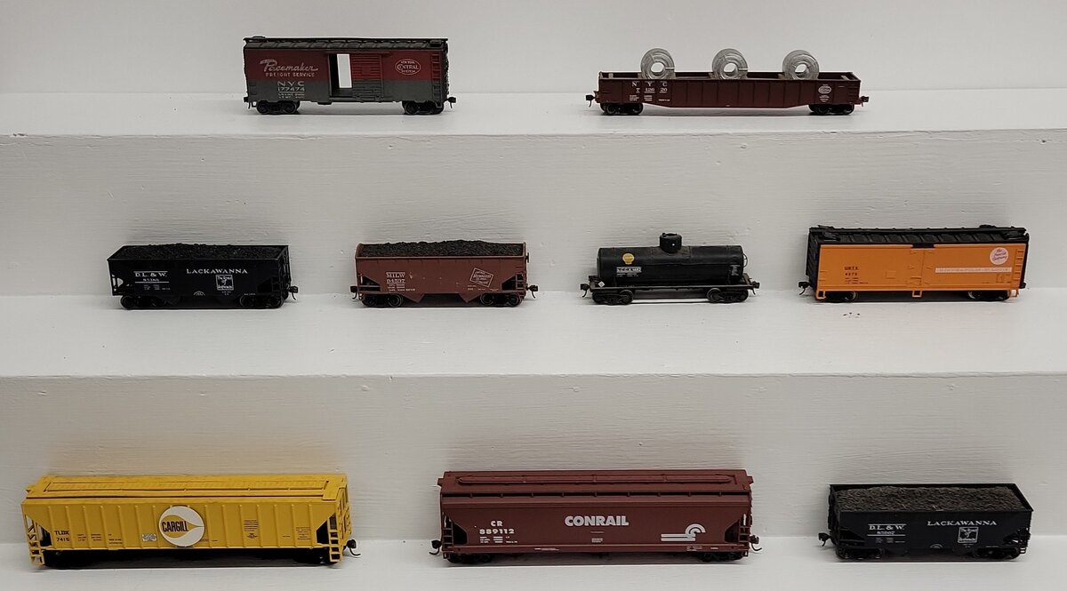 Assorted HO Scale Freight Cars [9] VG