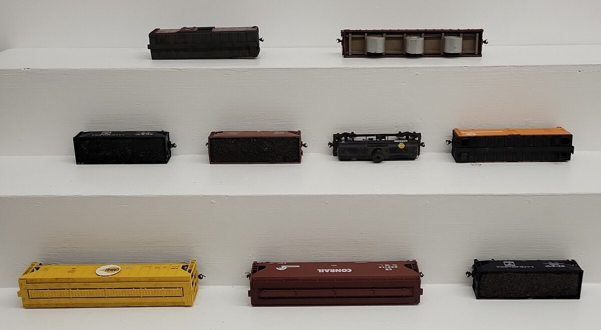 Assorted HO Scale Freight Cars [9] VG