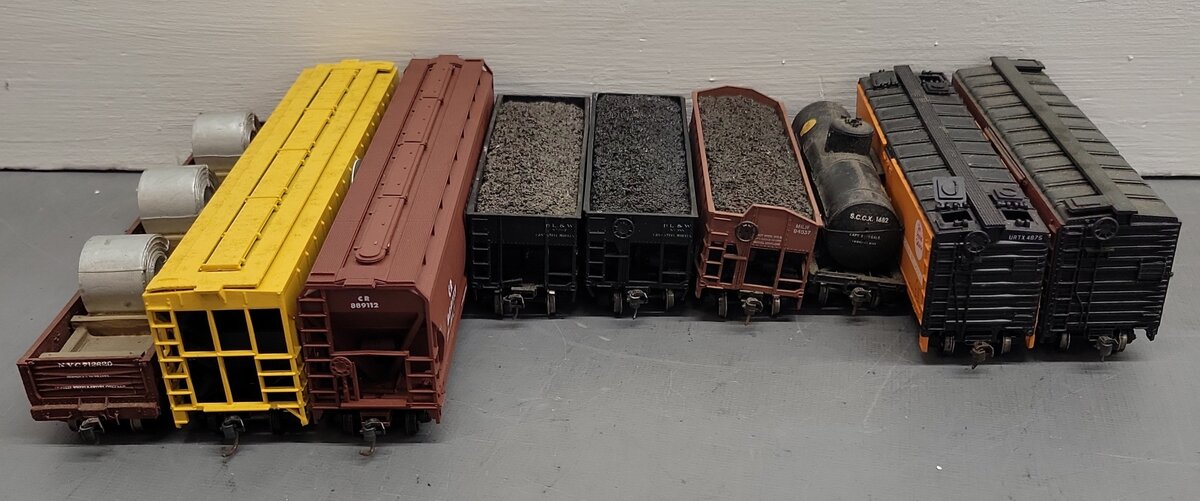 Assorted HO Scale Freight Cars [9] VG