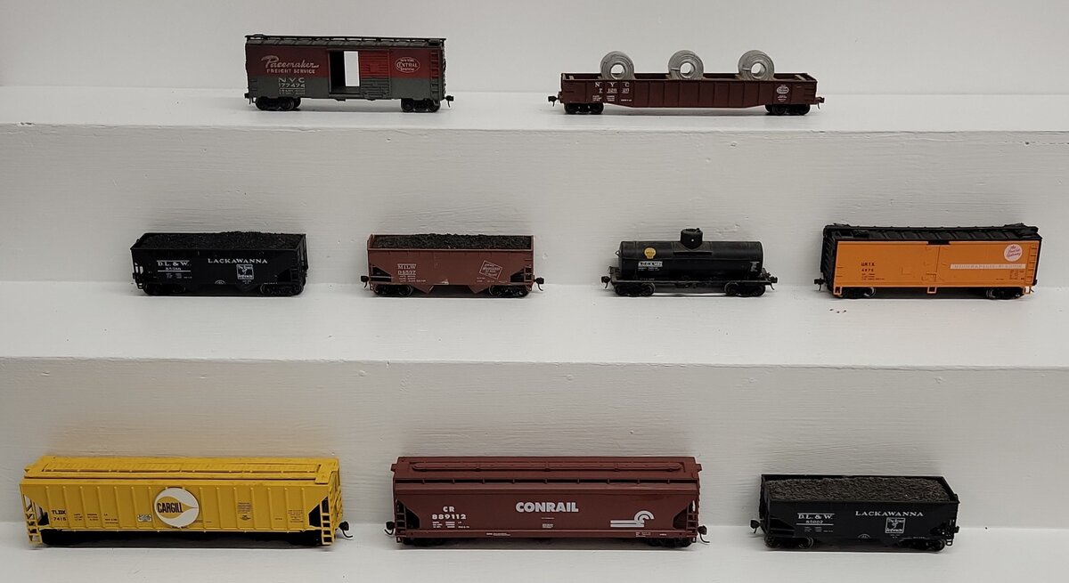 Assorted HO Scale Freight Cars [9] VG