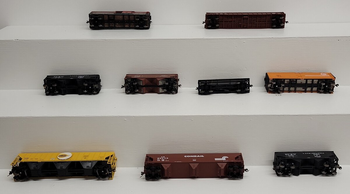 Assorted HO Scale Freight Cars [9] VG