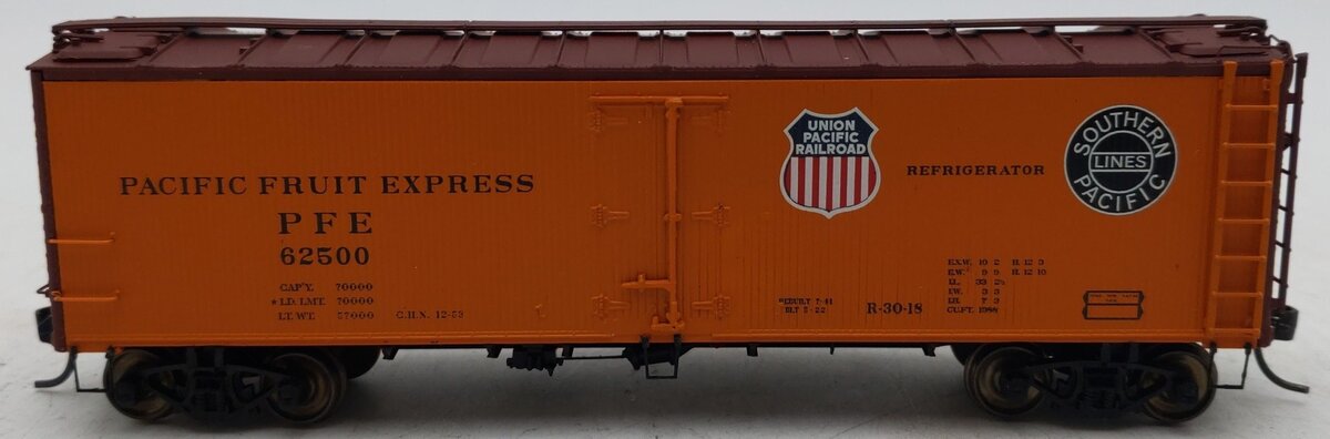 InterMountain 47403-06 HO Scale Pacific Fruit Express Refrigerator Car #62500 EX/Box