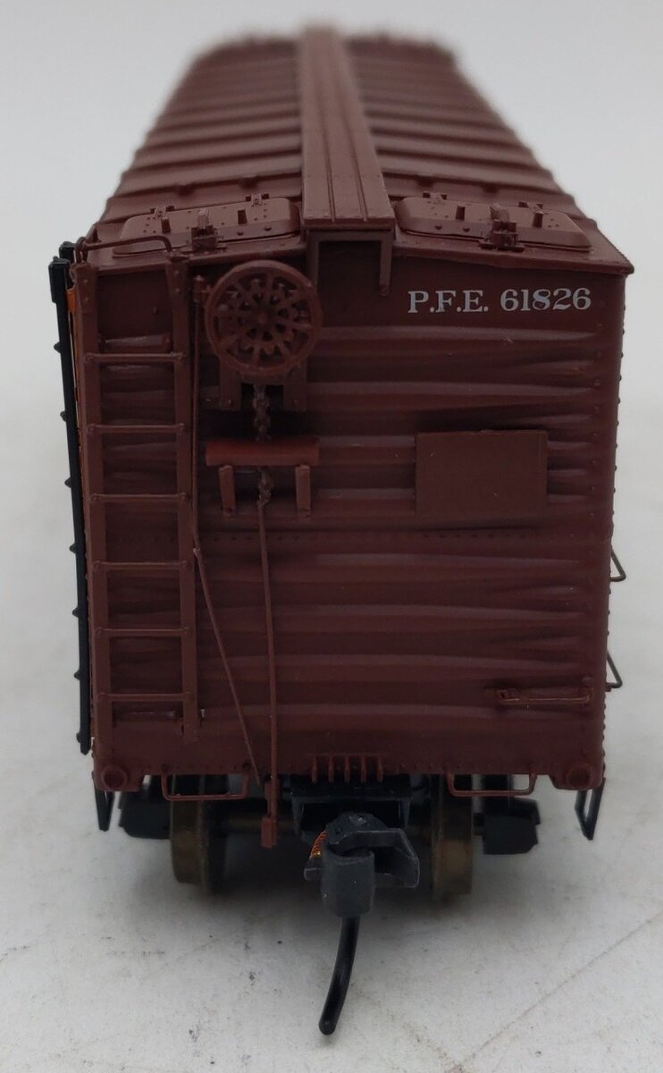 InterMountain 47401-22 HO Scale Pacific Fruit Express Refrigerator Car #61826 EX/Box