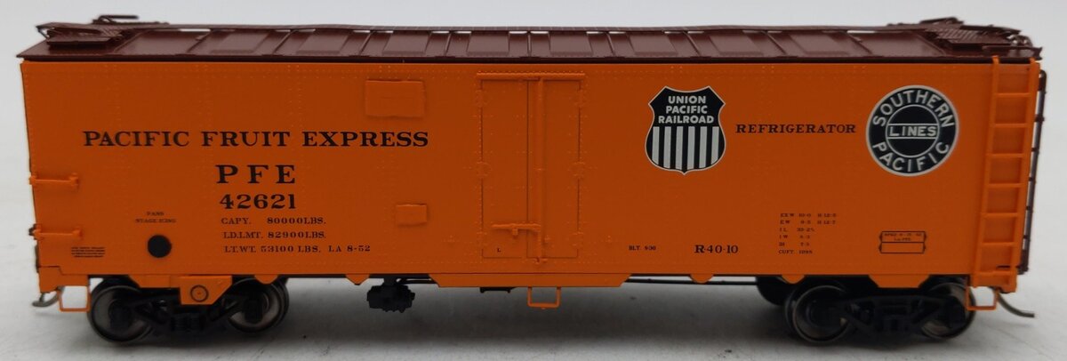 InterMountain 46703-44 HO Scale Pacific Fruit Express Refrigerator Car #42621 EX/Box