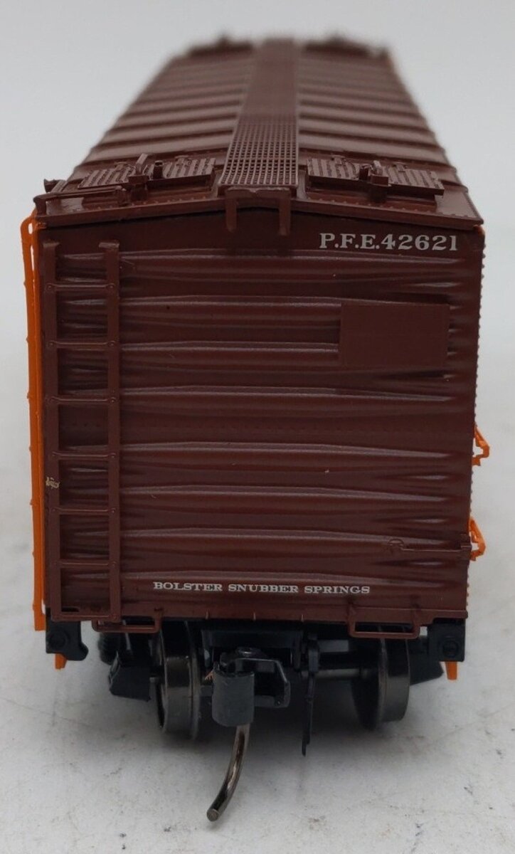 InterMountain 46703-44 HO Scale Pacific Fruit Express Refrigerator Car #42621 EX/Box